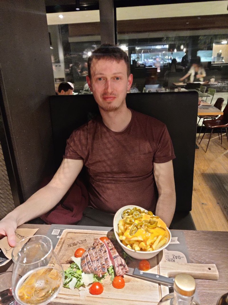 Yannis au restaurant